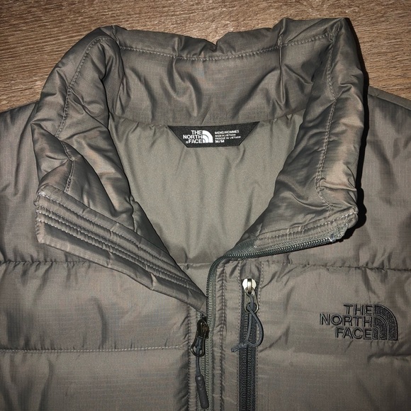 Mens Gray North Face Vest - Picture 3 of 3